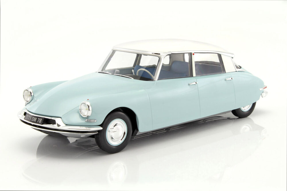 Citroen DS 19 Baujahr 1959 hellblau / weiß 1:18 Norev