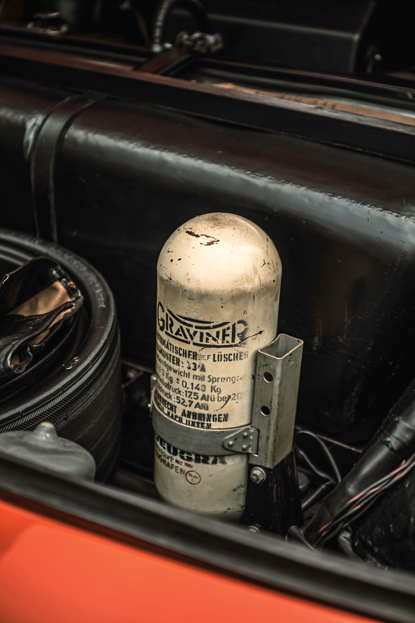 Feuerlöscher im Porsche 914 S