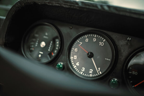 Innenraumansicht eines 914 S mit originalem Lenkrad und Instrumenten