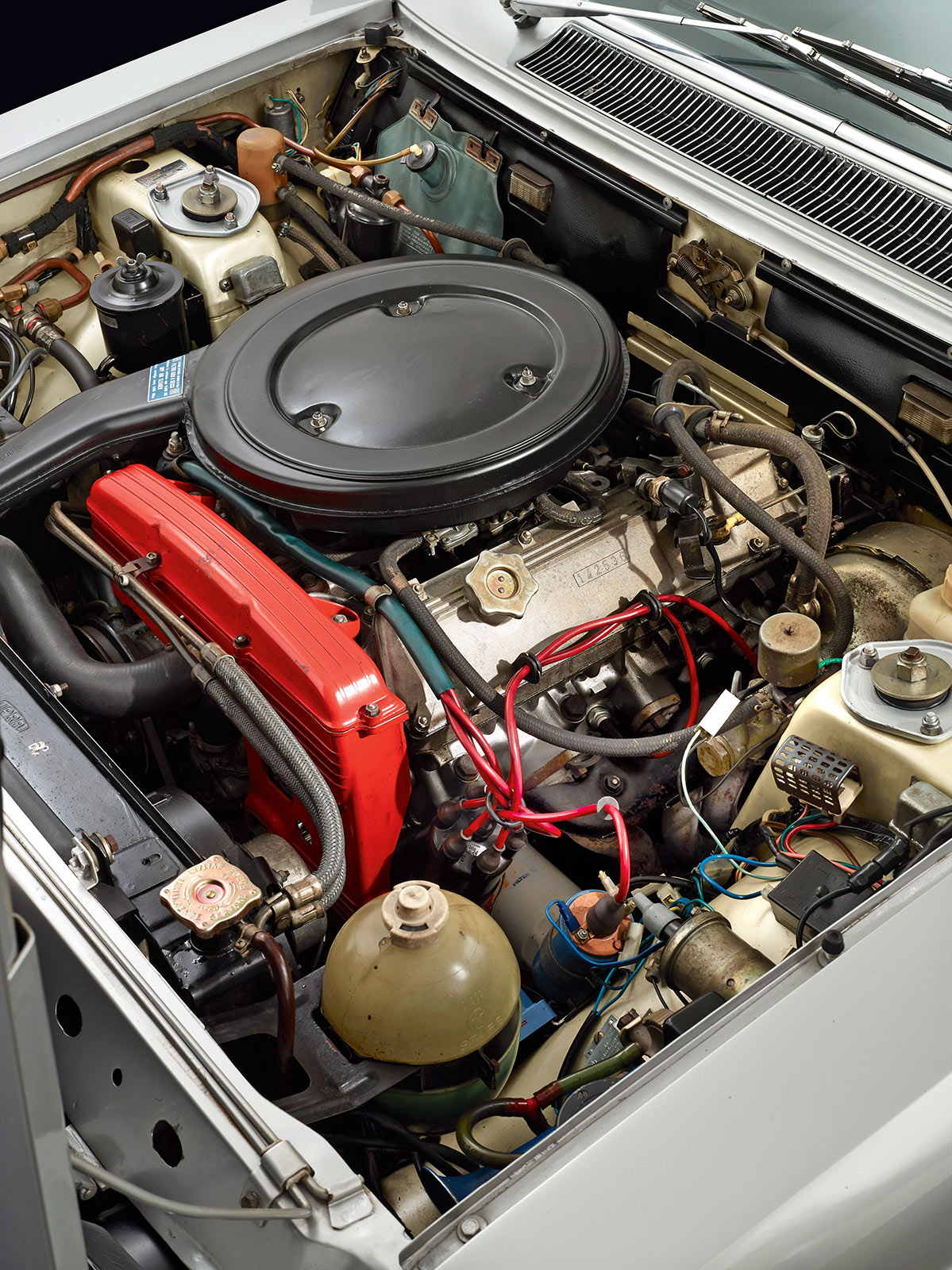Blick unter die Motorhaube des Fiat Familiare