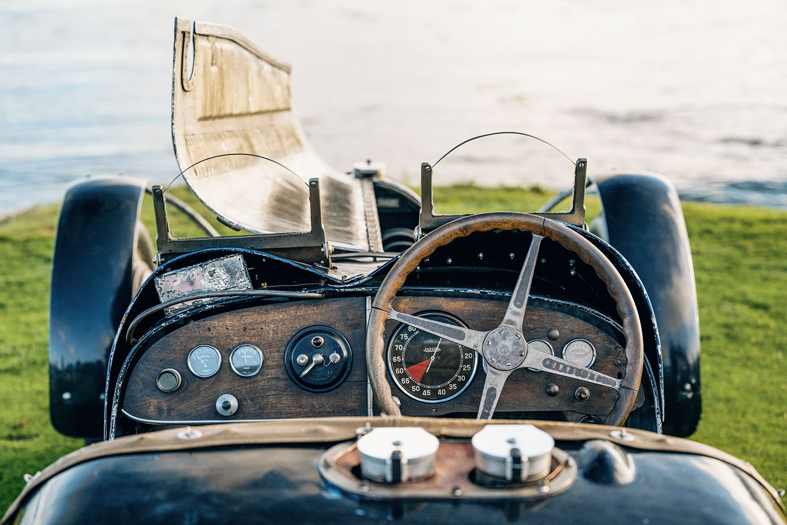 Cockpit des Bugatti Typ 59 mit klassischem Armaturenbrett