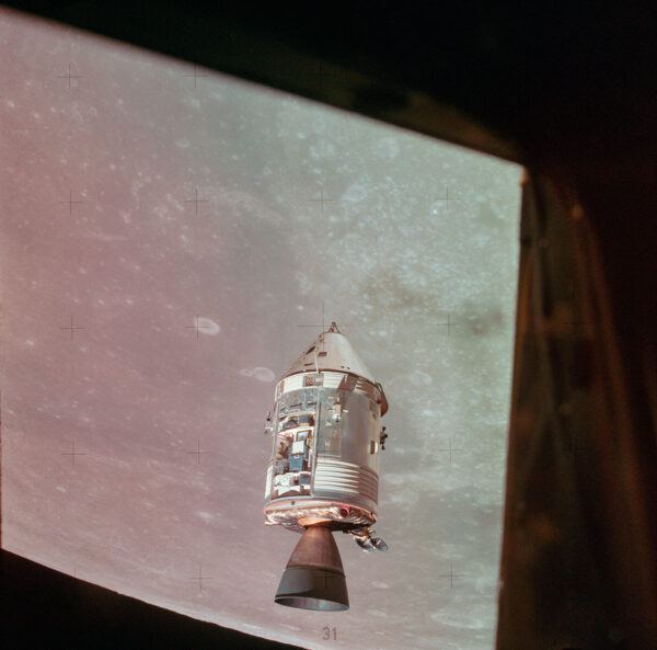 Lunar Rover geparkt neben der Mondlandefähre