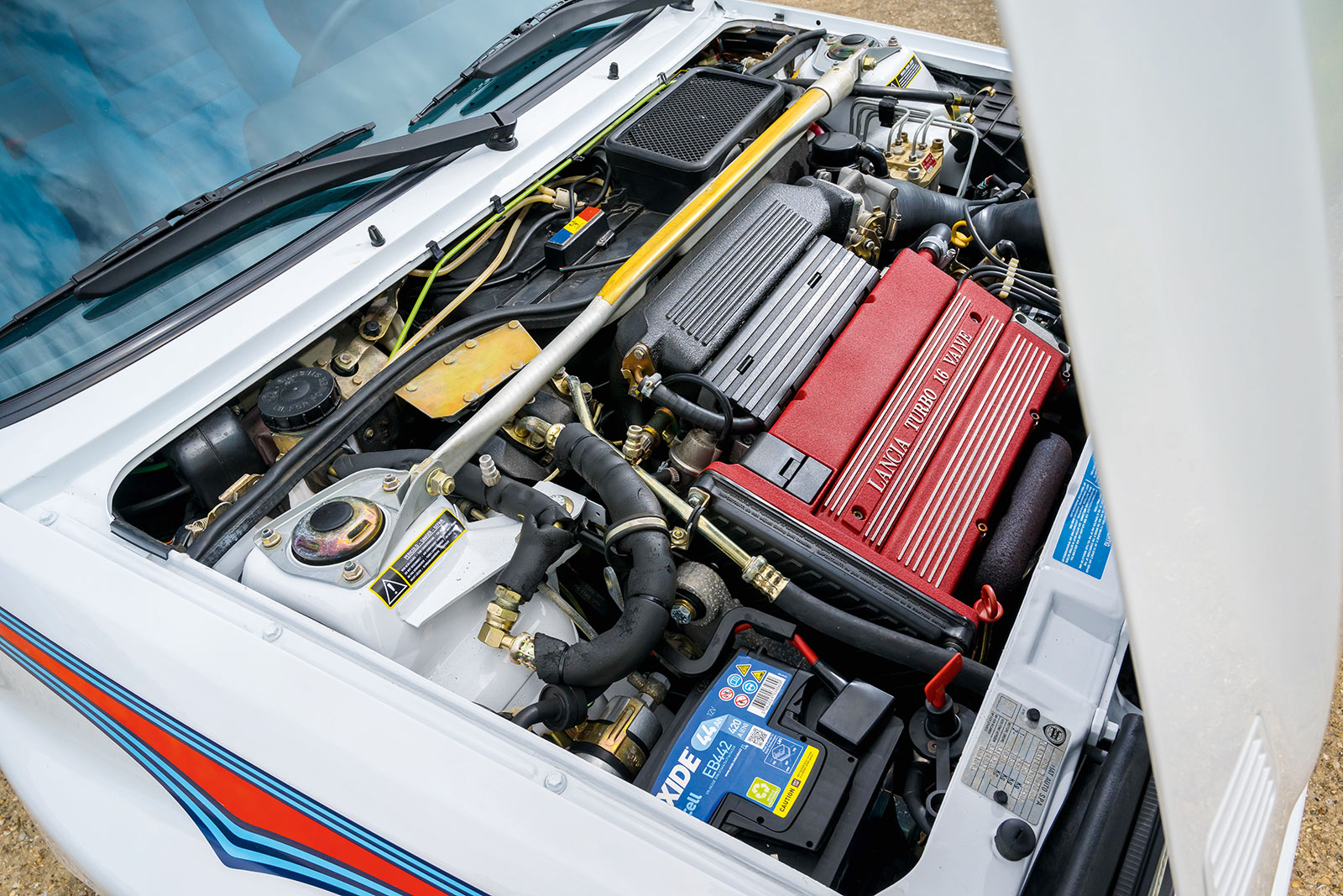 Motorraum des 2,0-Liter-Turbomotors im Lancia Delta Integrale