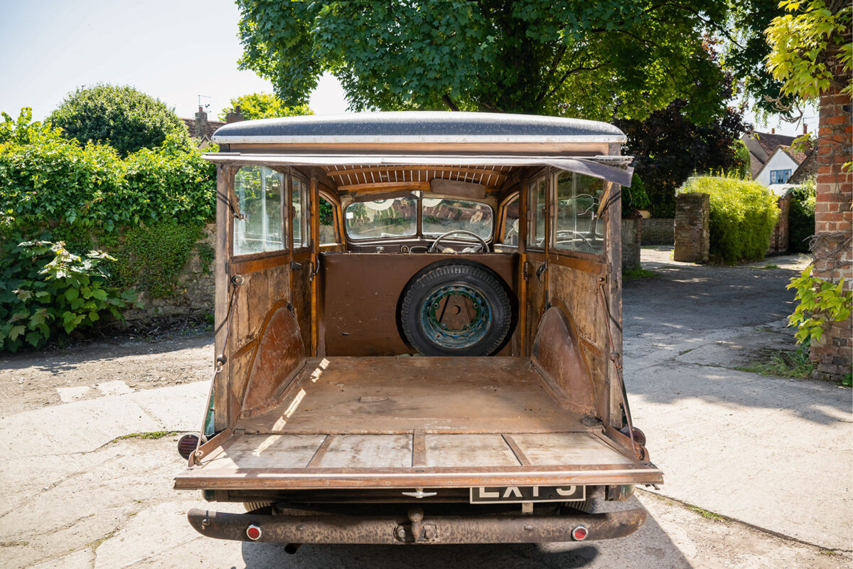 Unrestaurierter Ford V8 „Woodie“ mit gealtertem Lack und originaler Patina