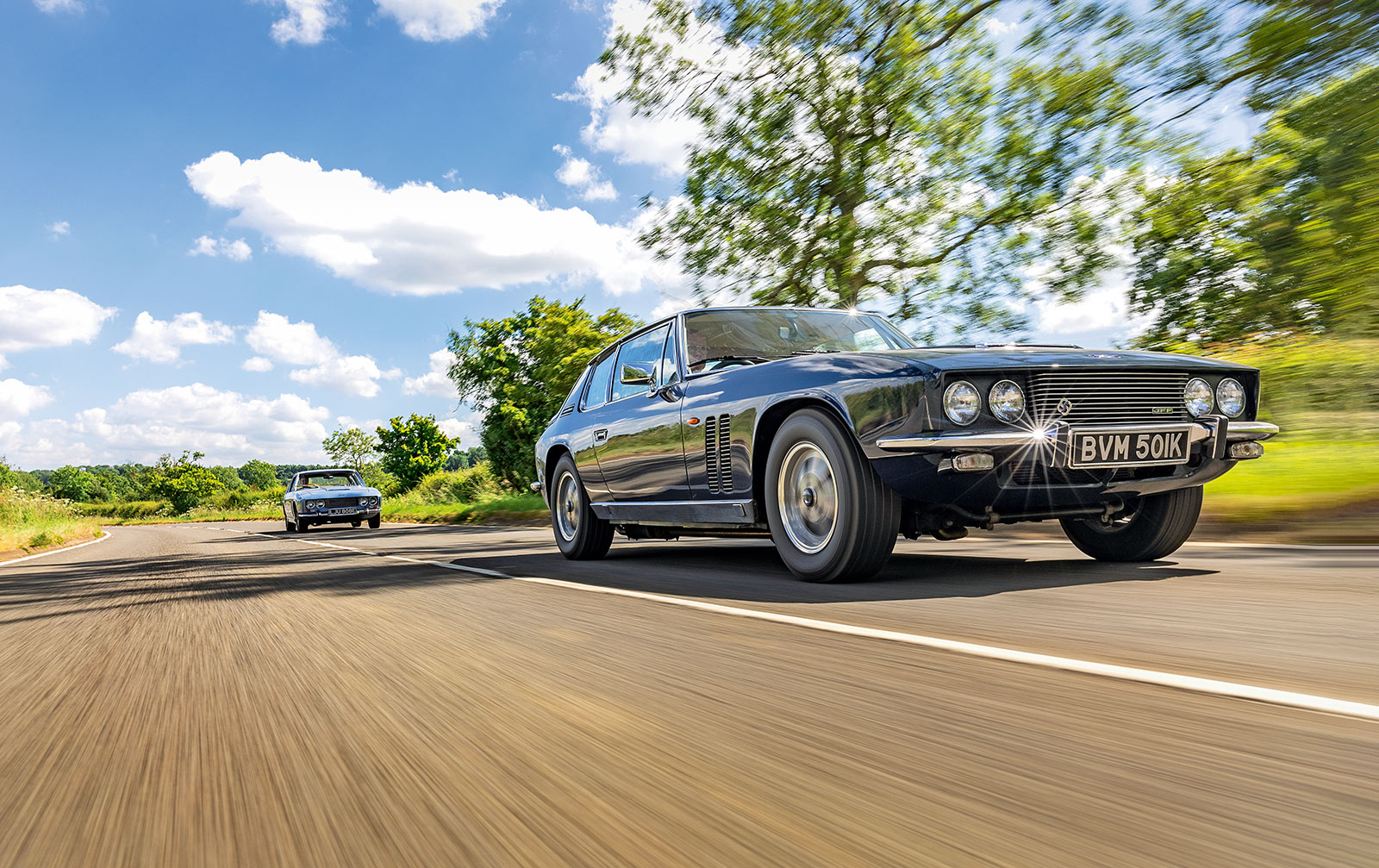 Seitenansicht eines Jensen FF Mk1 mit klassischem Touring-Design