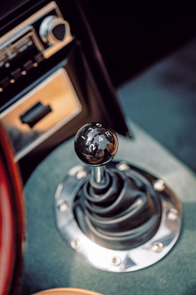 Detailaufnahme des Schalthebels des Fiat Dino Spider