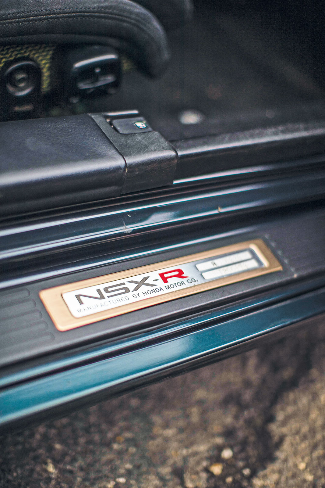 Nahaufnahme des „Type R“-Emblems am Heck des Honda NSX-R