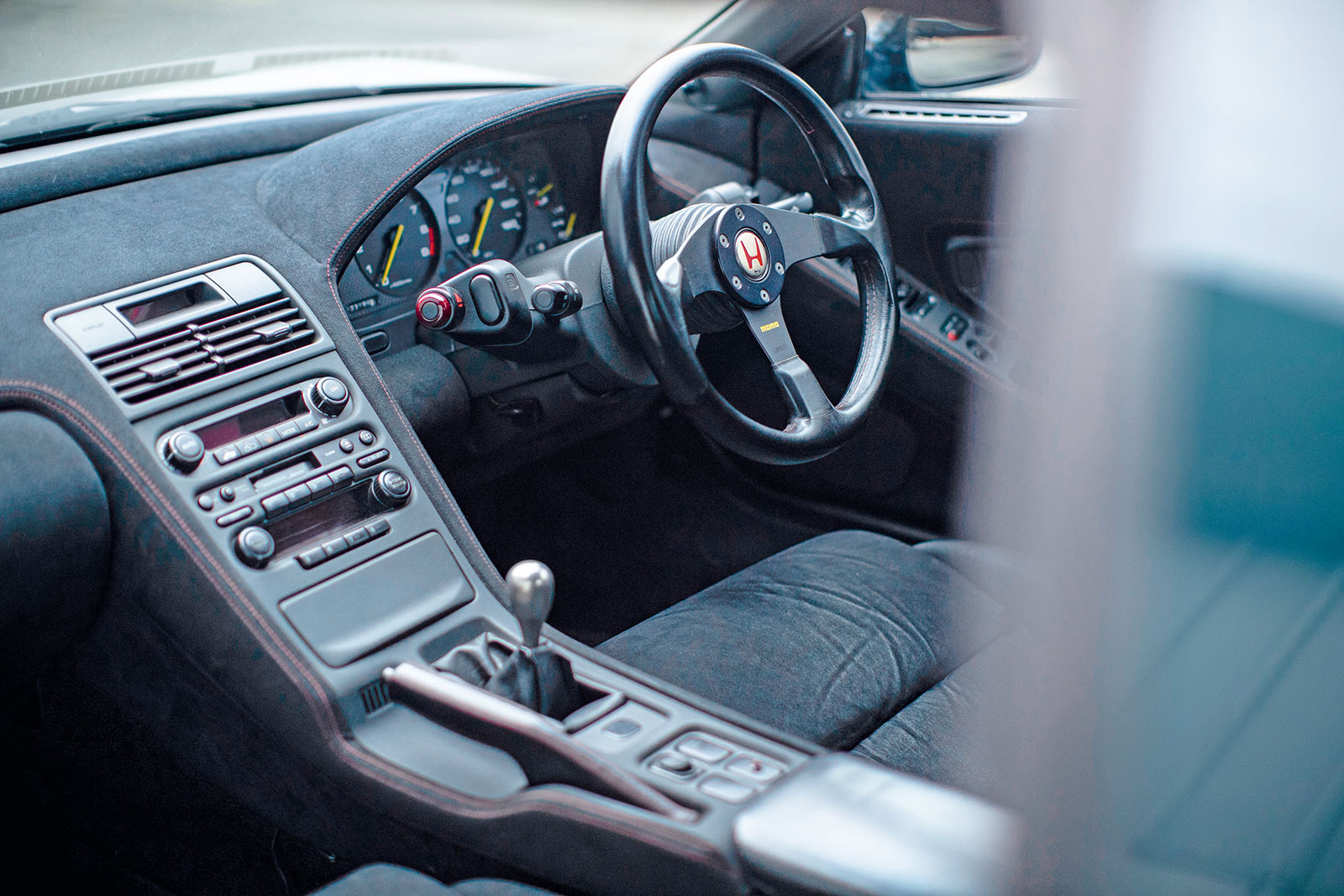 Innenraum des Honda NSX-R mit Recaro-Carbon-Kevlar-Sitzen