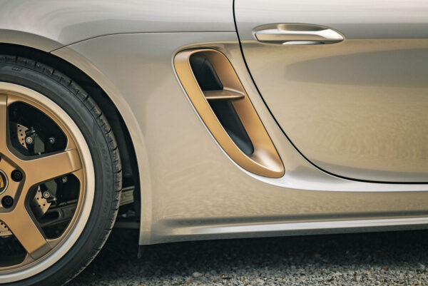 Detailaufnahme der Luftauslässe im Porsche 718
