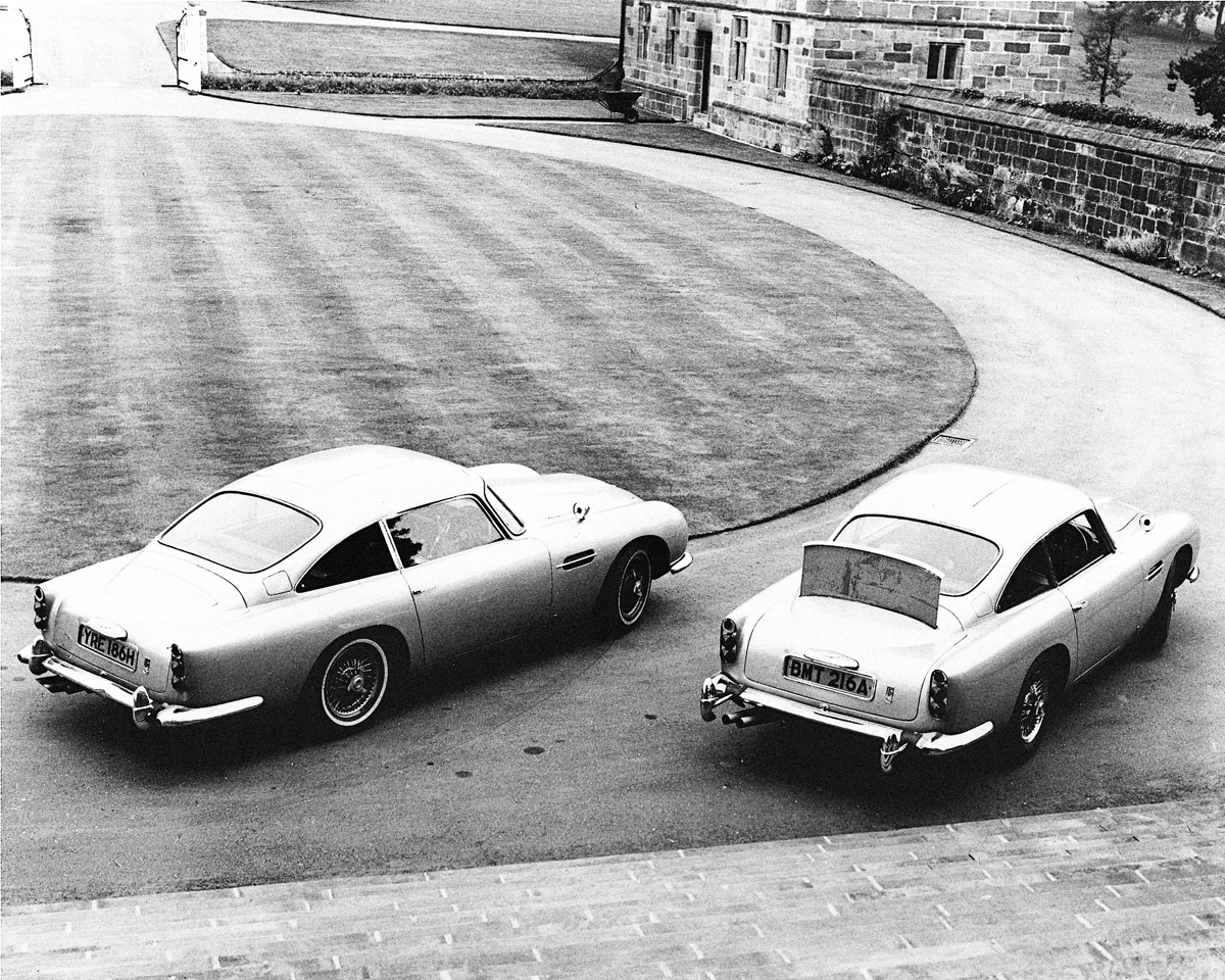 Zwei Aston Martin
