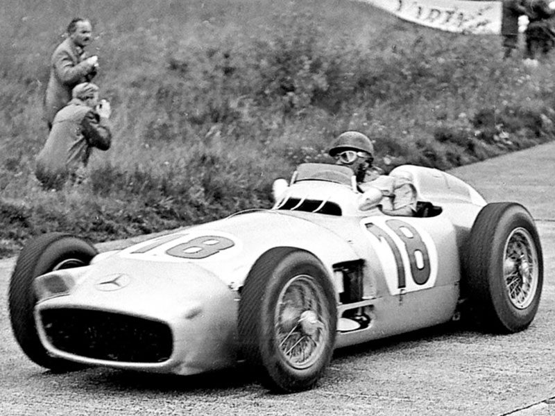 Juan Manuel Fangio bei einem Rennen