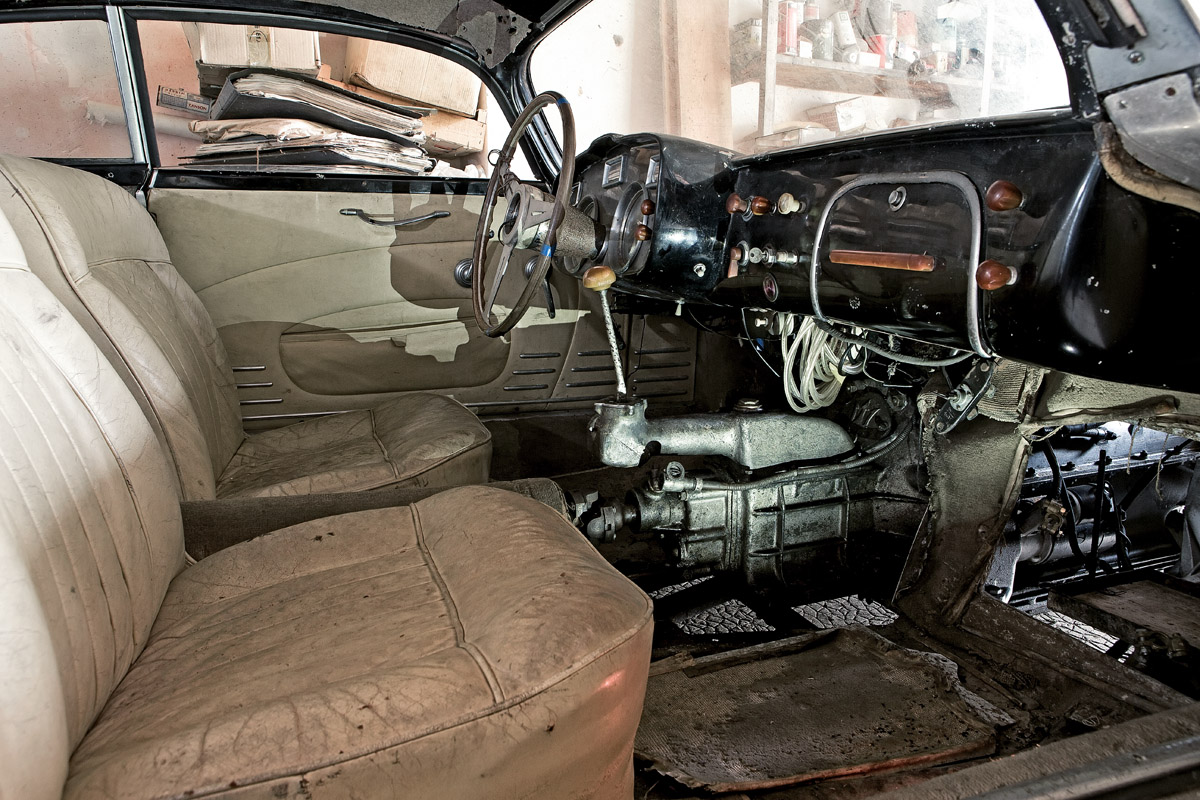 Cockpit eines Oldtimers der Sammlung Baillon