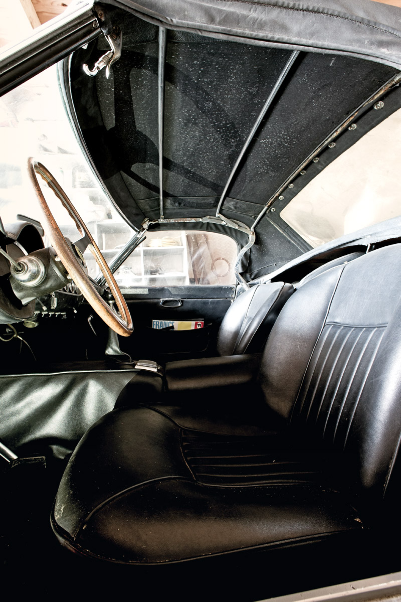 Cockpit eines Oldtimers der Sammlung Baillon