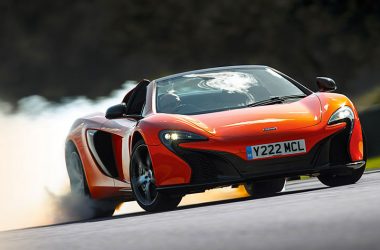 McLaren 650S Spider bei voller Fahrt