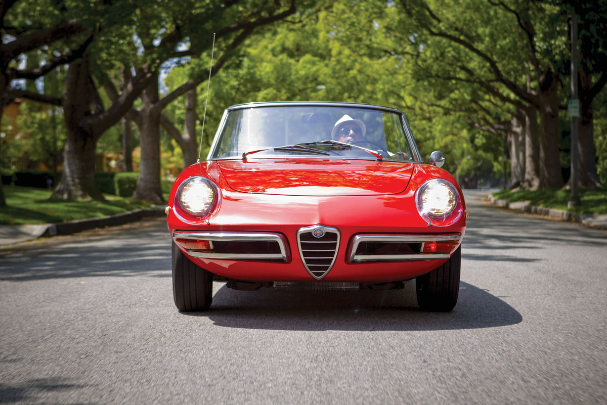 Alfa Romeo Spider Duetto frontal