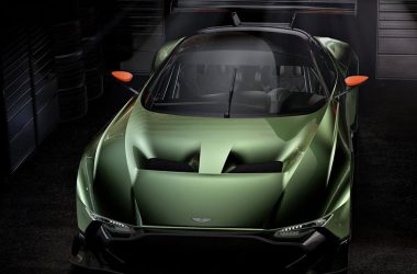 Aston Martin Vulcan frontal aufgenommen