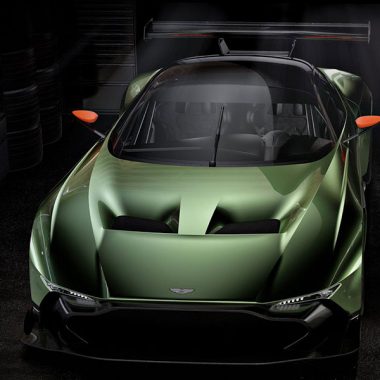 Aston Martin Vulcan frontal aufgenommen