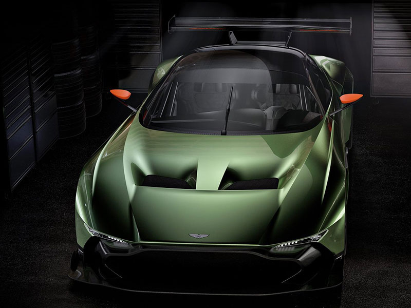 Aston Martin Vulcan frontal aufgenommen