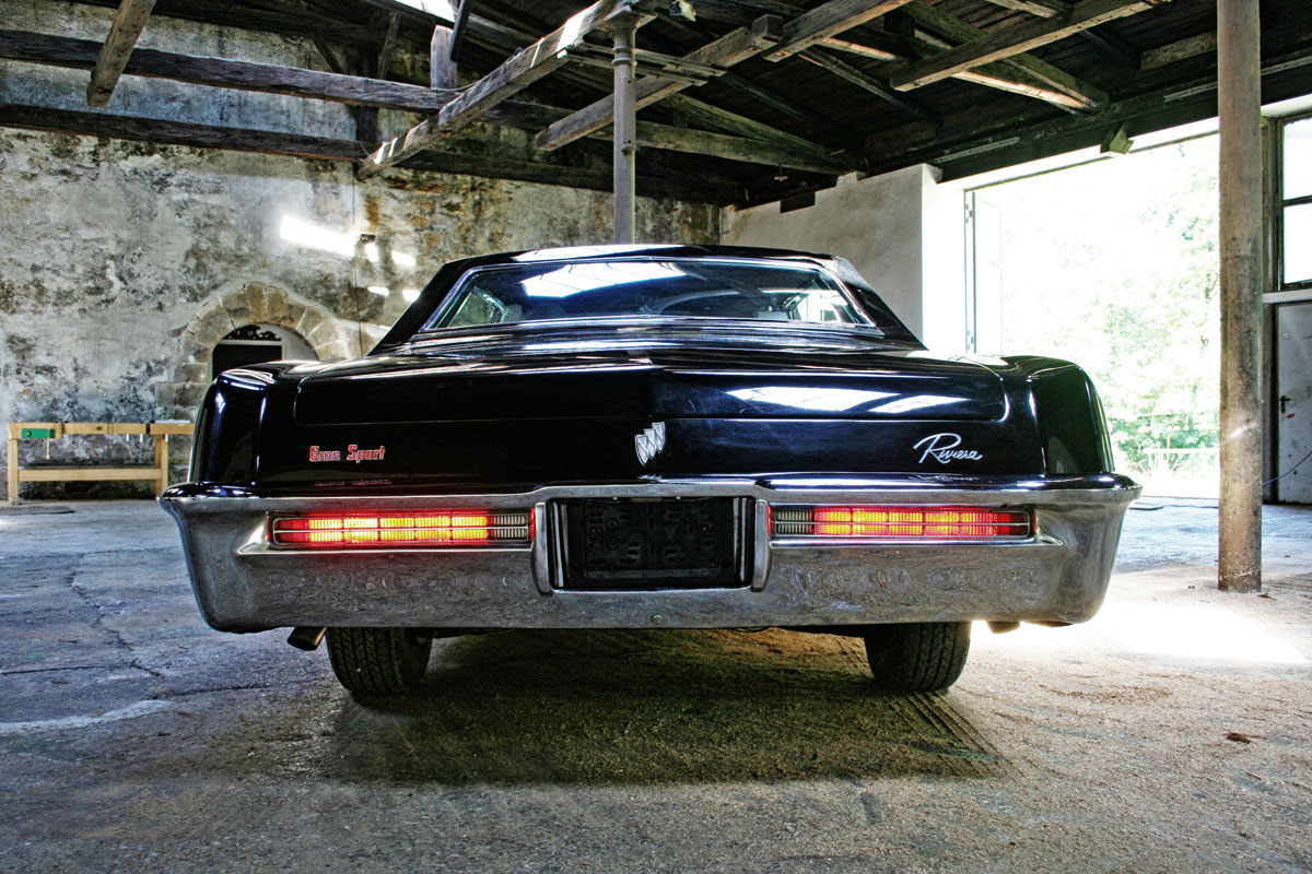 Buick Riviera Heck