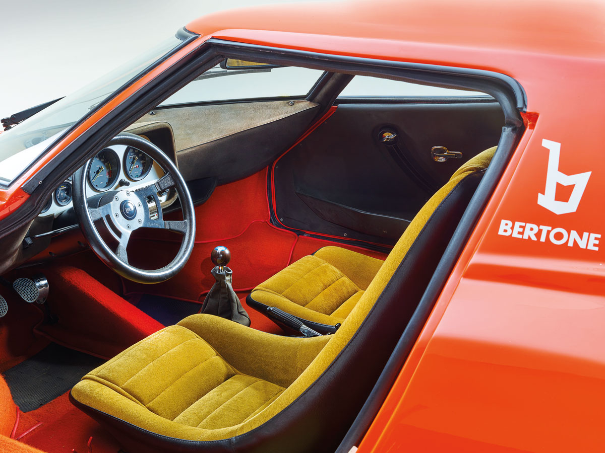 Octane Magazin Stratos MHowell Stratos Interior