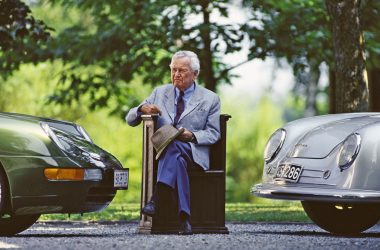 Ferry Porsche teilt in einem fiktiven Interview mit der Zeitschrift OCTANE seine Gedanken zur Zukunft der Elektromobilität.