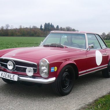 Mercedes-Benz 230 SL Pagode stehend