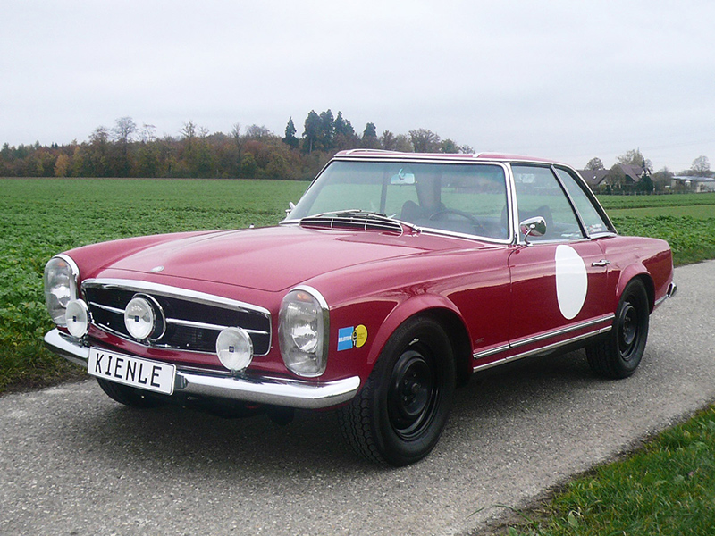 Mercedes-Benz 230 SL Pagode stehend