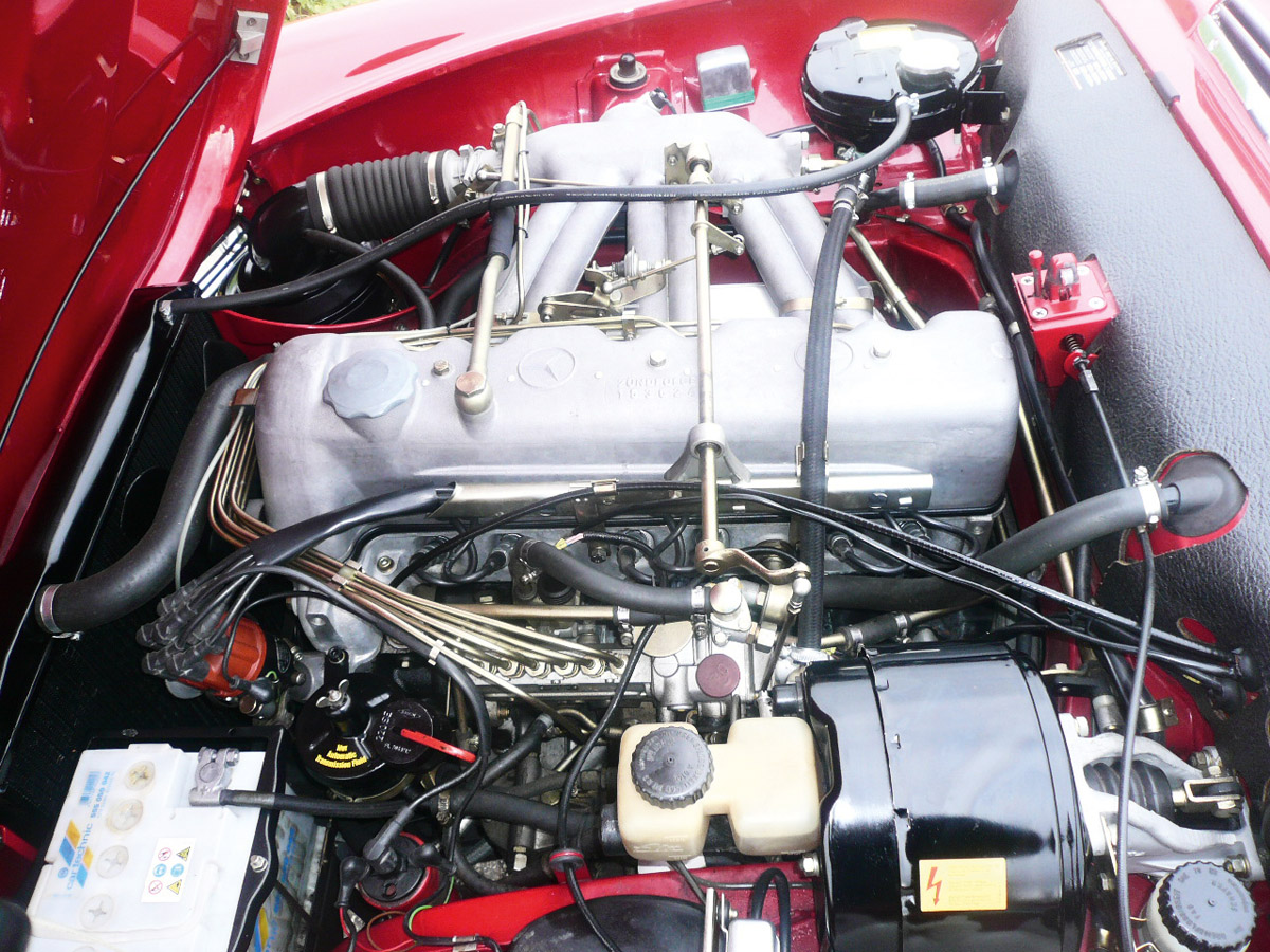 Motor der Mercedes-Benz 230 SL Pagode