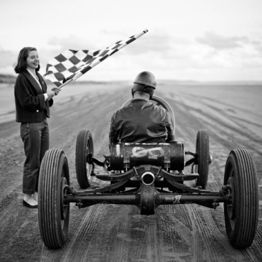 Ein Hot Rod startet in Pendine Sands.