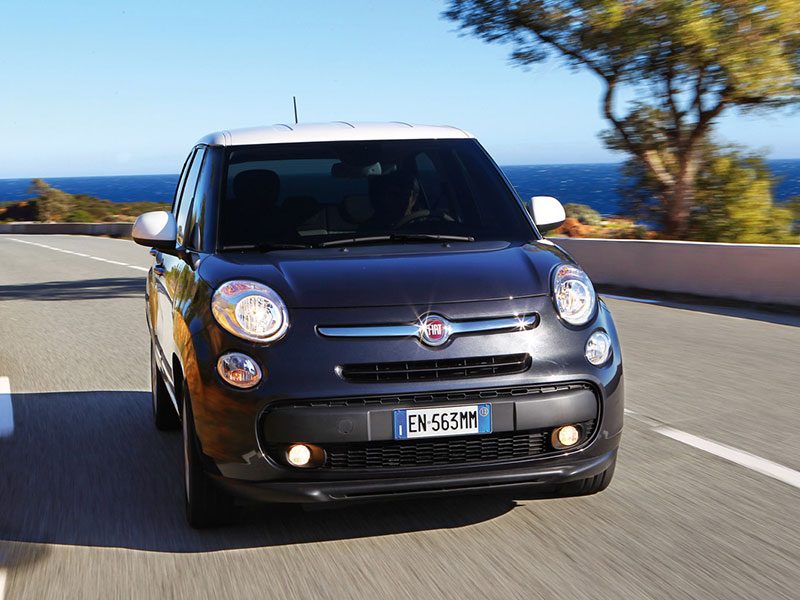 Der neue Fiat 500L bei voller Fahrt