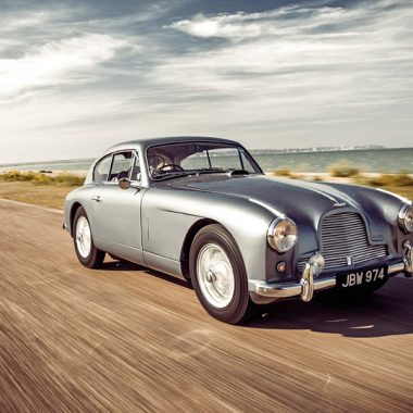 Aston Martin DB2/4 fahrend