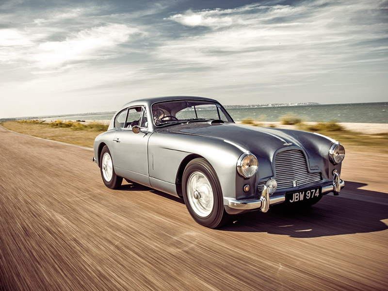 Aston Martin DB2/4 fahrend