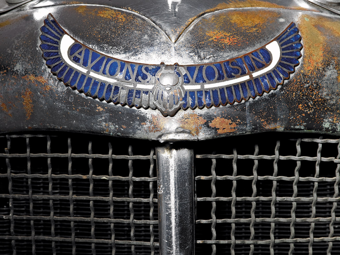 Octane Magazin Betörende Autobaukunst 1934 Voisin C25 Aerodyne Radiator Badge