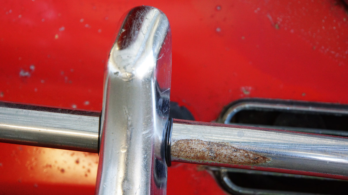 Detail der Chromstoßstange des Porsche 356 Speedster