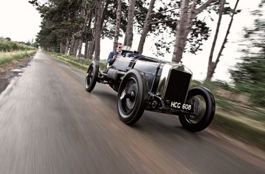 Delage DH V12 fahrend von schräg vorne