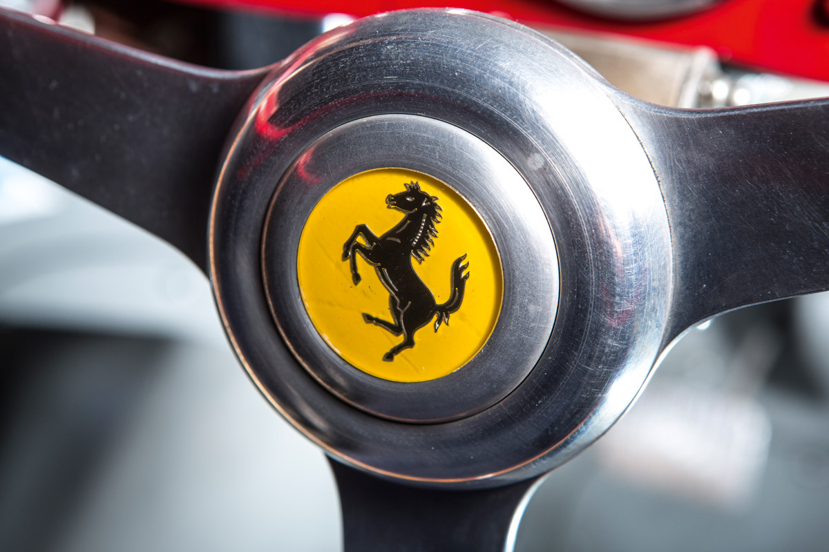 Ferrari 375 Plus Spider Corsa stehend und Fahrzeugdetails