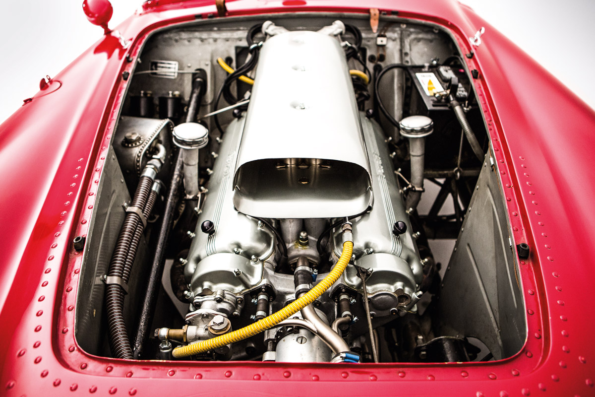 12-Zylinder Motor des Ferrari 375 Plus Spider Corsa