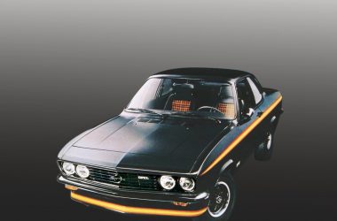 Opel Manta A Black Magic stehend