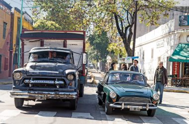 DKW Fissore an einer Kreuzung in Buenos Aires