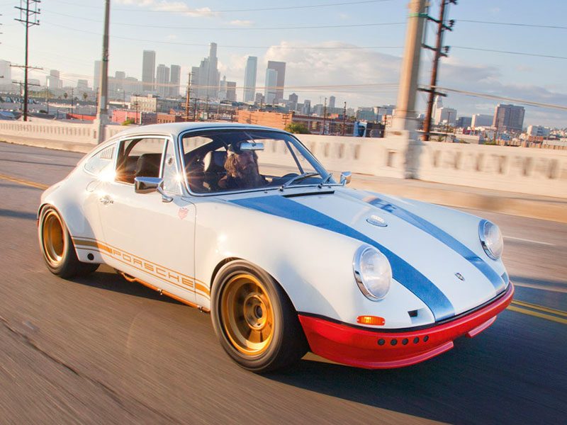 Porsche-Sammler Magnus Walker in seinem Porsche 911