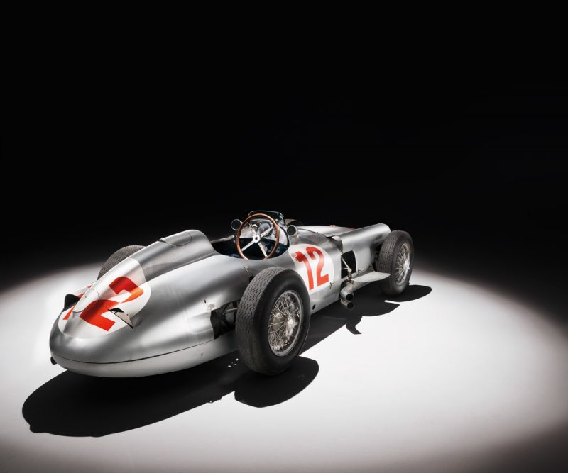 Mercedes-Benz W 196R stehend, von hinten aufgenommen