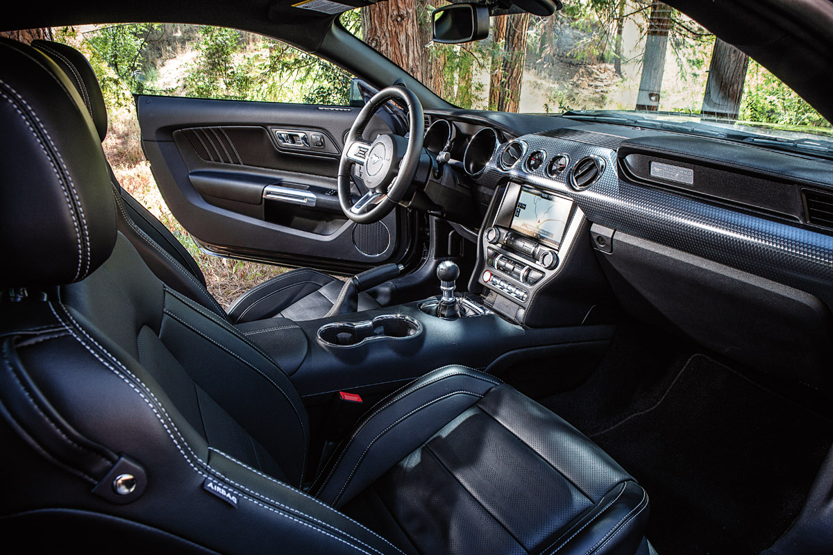 Cockpit des Ford Mustang V8 GT