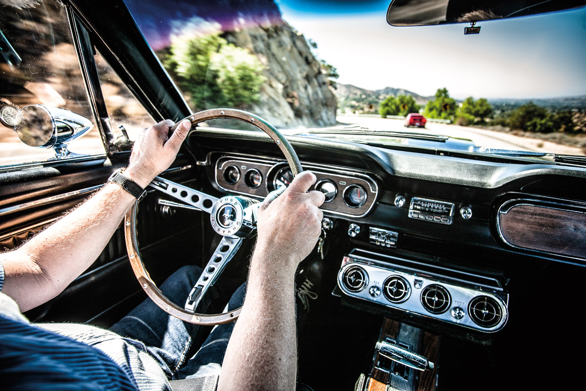 Cockpit des Ford Mustang 289 Fastback