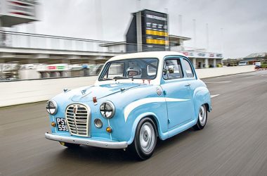 Austin A35 mit Umbau-Kit in Goodwood auf der Rennstrecke