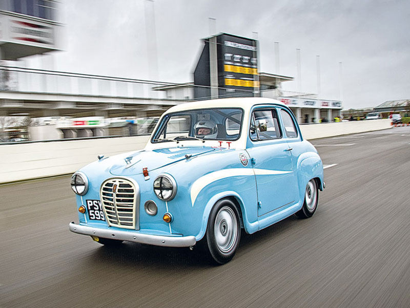 Austin A35 mit Umbau-Kit in Goodwood auf der Rennstrecke