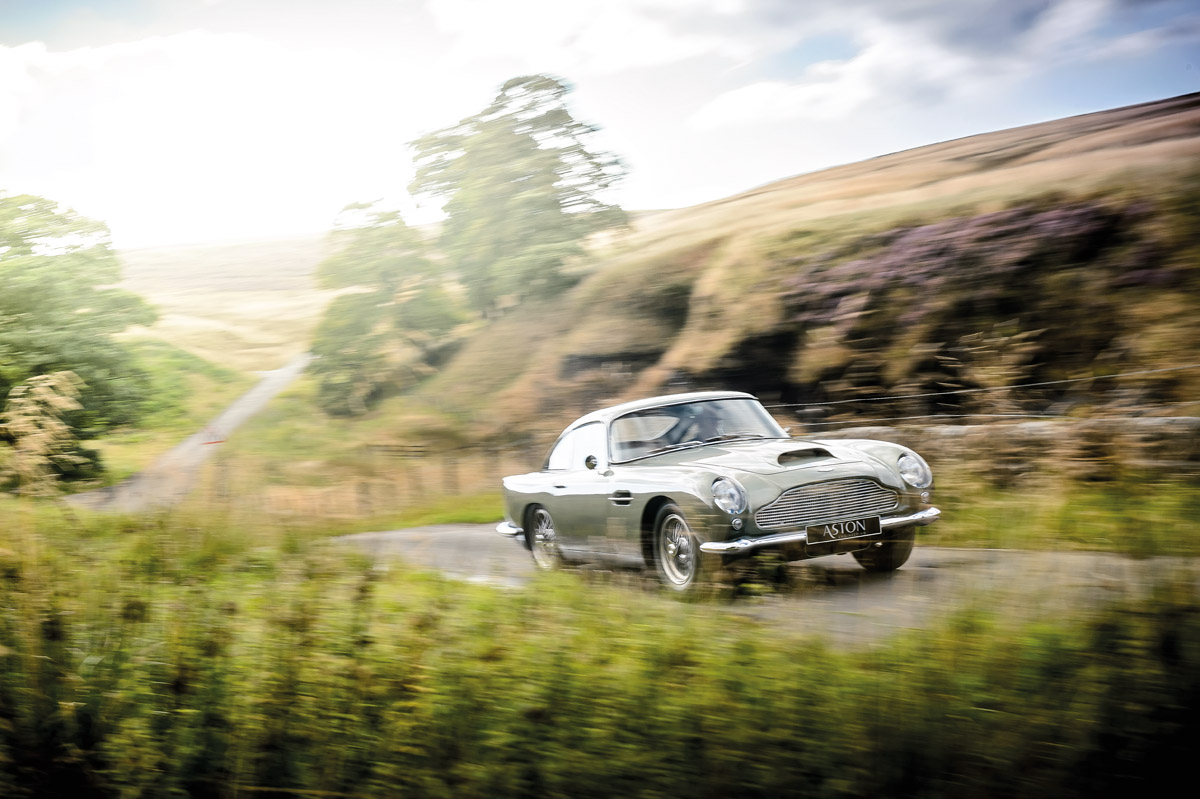 Aston Martin DB4 GT unterwegs im Peak District