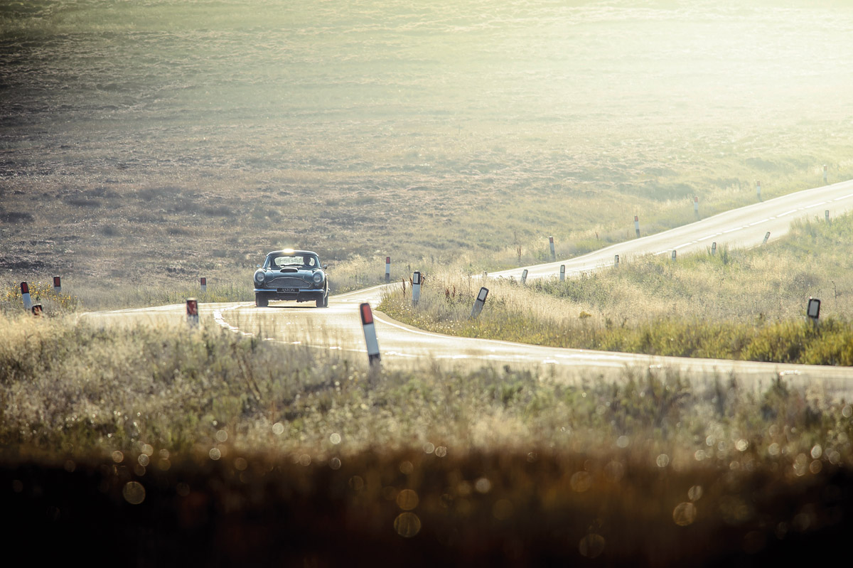 Aston Martin DB4 GT unterwegs im Peak District