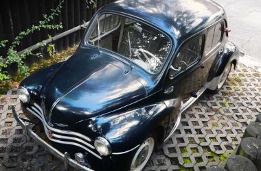 Renault 4CV aus der Vogelperspektive