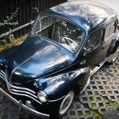 Renault 4CV aus der Vogelperspektive