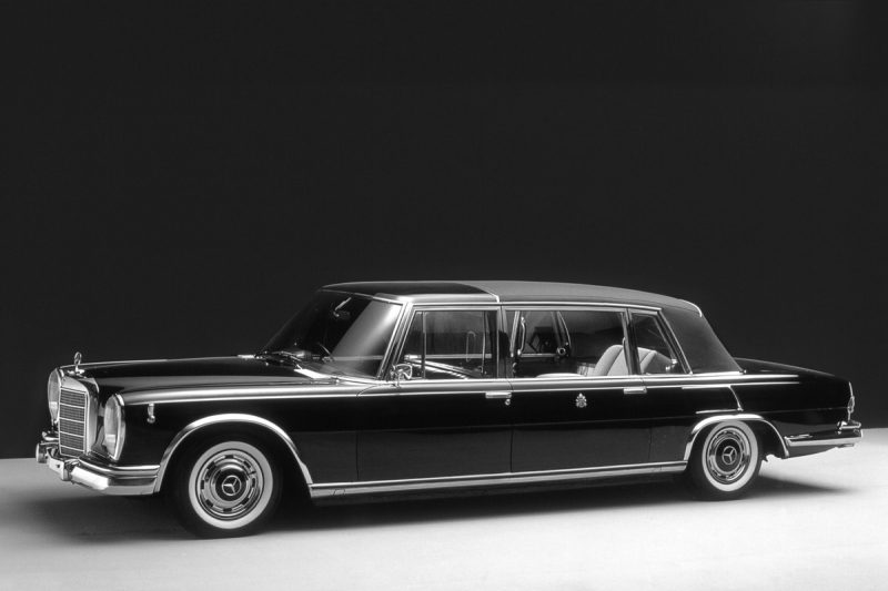 Mercedes-Benz Typ 600 (Baureihe W 100, 1964 bis 1981). Das 1965 für den Vatikan gelieferte Pullman-Landaulet.
